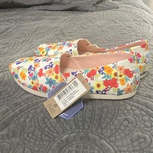 Tom’s, Natural floral print,  size 7 -NBW